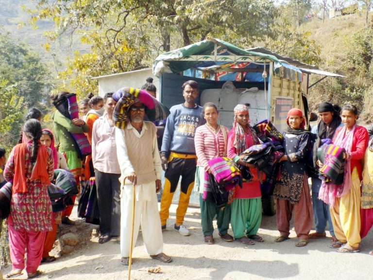 चमोली आपदा में प्रभावित जरूरतमंदों तक पहुँची दून एनिमल वेलफेर