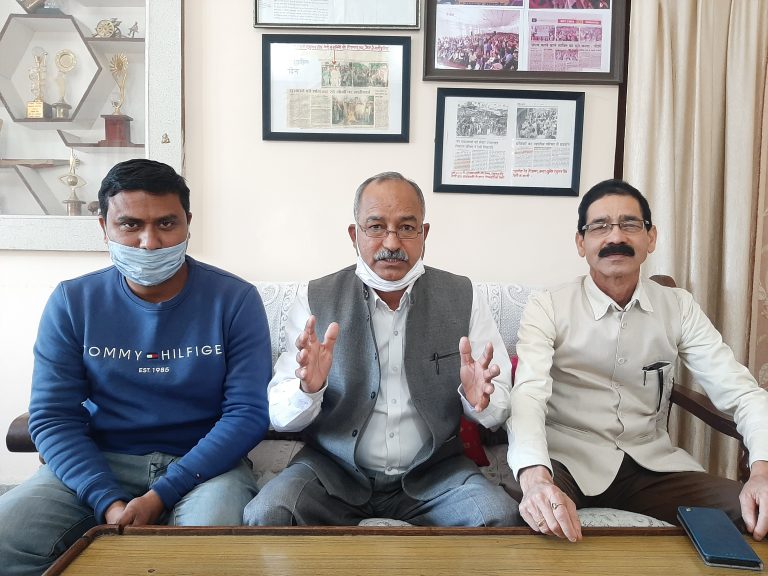 माफियाओं की गोद में बैठी सरकार अपनों पर बरसा रही लाठियांः मोर्चा