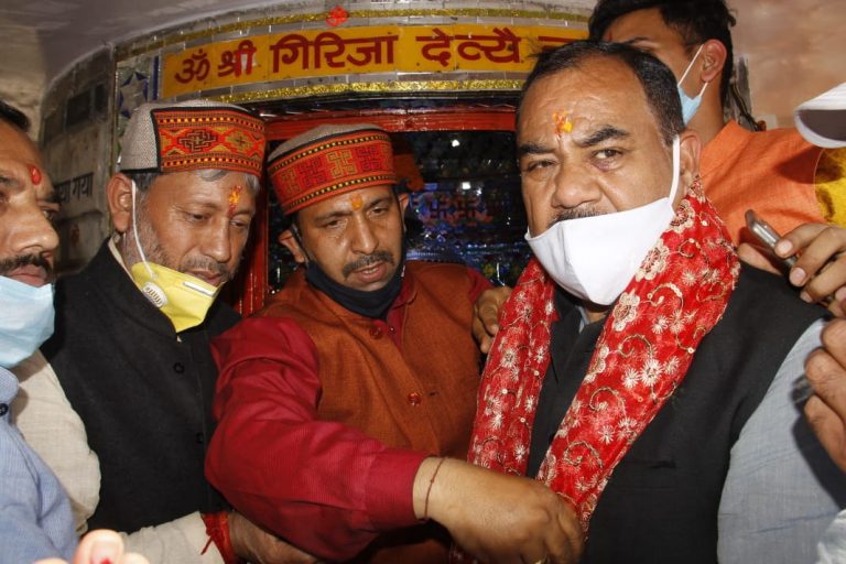 सीएम तीरथ ने गर्जिया देवी मंदिर में की पूजा-अर्चना
