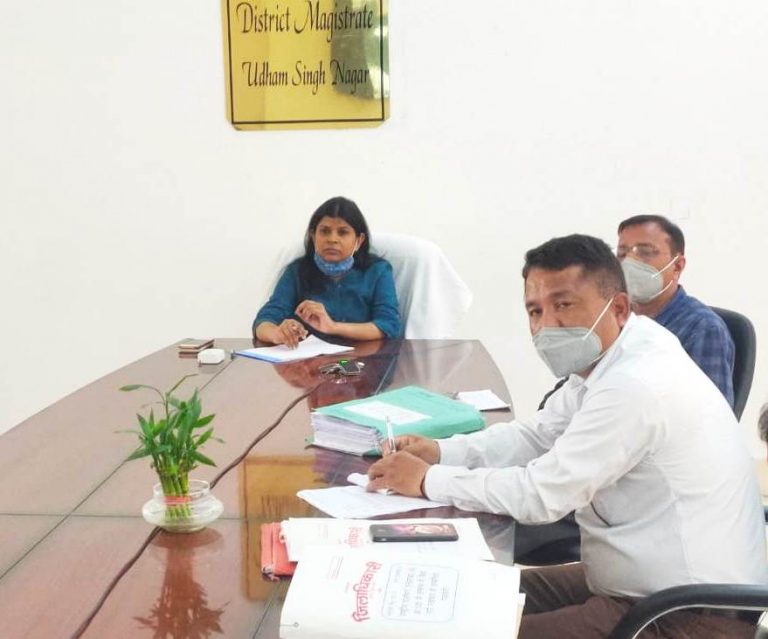 डीएम ने निर्माणाधीन ओवरब्रिज की समीक्षा की