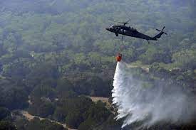 एयरफोर्स के हेलीकाॅप्टर बुझा रहे जंगलों की आग, असल चुनौतियां अभी बाकी