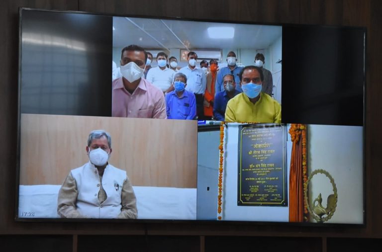 मुख्यमंत्री ने किया श्रीनगर मेडिकल कॉलेज में स्थापित 30 नए आई.सी.यू बेड का वर्चुअल माध्यम से लोकार्पण