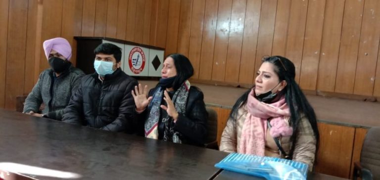 प्रापर्टी हथियाने को ढहाया सैन्य आफिसर का घर