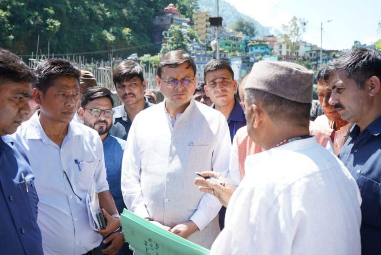 मुख्यमंत्री धामी ने दिए अधिकारीयों को निर्देश, आपदा पीड़ितों को दी जाय हर संभव मदद