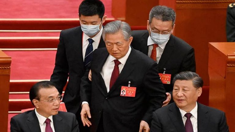 चीन के पूर्व राष्ट्रपति को समारोह से जबरन किया बाहर, मचा हंगामा