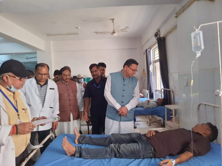 घायलों का हाल जानने अस्पताल पहुंचे सीएम धामी