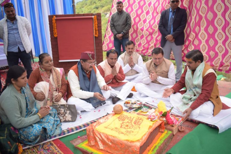 सीएम धामी ने जनपद रुद्रप्रयाग में किया नर्सिंग कॉलेज का भूमि पूजन