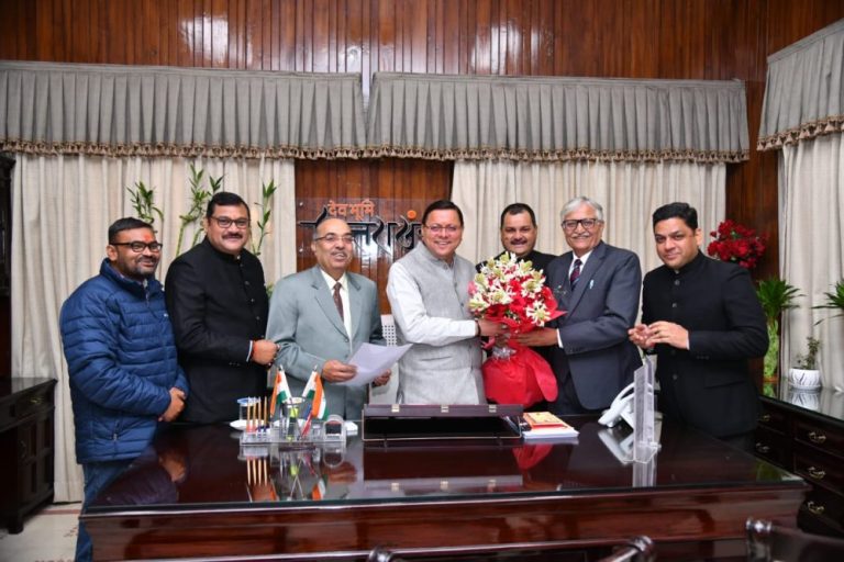 सीएम धामी ने बार काउंसिल के पदाधिकारियों से की भेंट