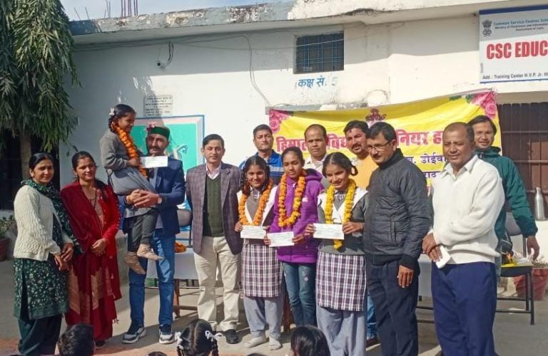 जेबीपी फाउंडेशन ने जरूरतमंद छात्र-छात्राओं को बांटी प्रोत्साहन राशि