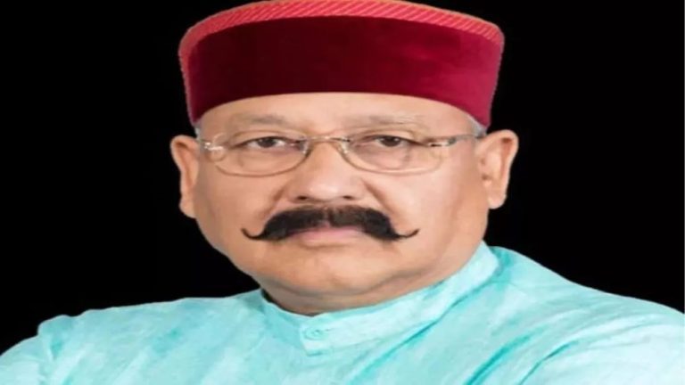 सड़कों के हाल देख सतपाल महाराज हुए आगबबूला, उखड़वा दी 10 मीटर सड़क