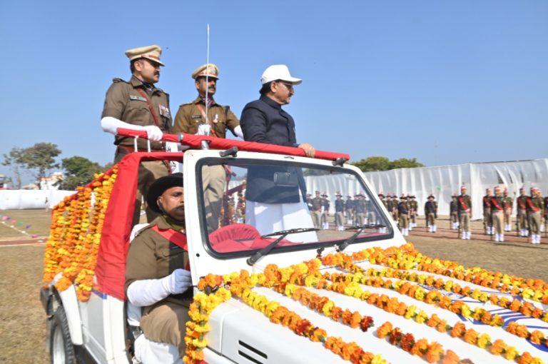 डाॅ. रमेश पोखरियाल ’निशंक’ ने ली हरिद्वार पुलिस लाइन में परेड की सलामी