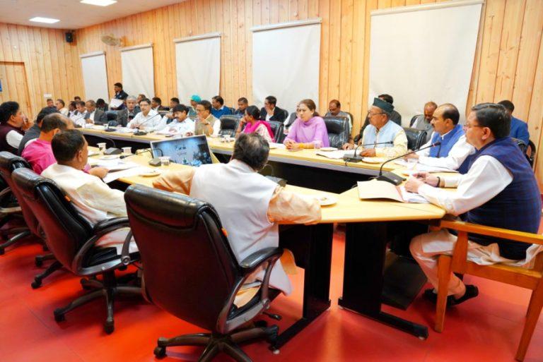 सीम धामी ने दिए निर्देश विकास कार्यों की माह में दो बार समीक्षा अवश्य करें जिलाधिकारी