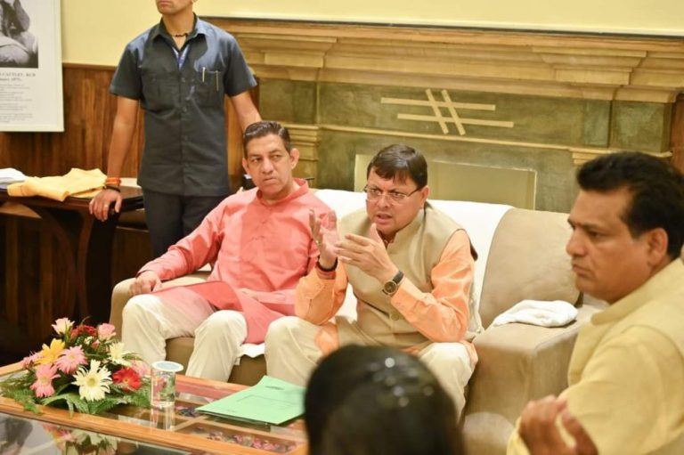 जल भराव वाले क्षेत्रों में सभी व्यवस्थायें सामान्य रूप से हों संचालित: सीएम धामी