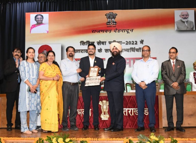 राज्यपाल ने किया संघ लोक सेवा आयोग की सिविल सेवा परीक्षा में चयनित 15 अभ्यर्थियों को सम्मानित
