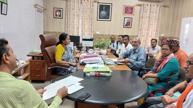 एस.एस.बी. सेवकों ने अपर मुख्य सचिव को सौंपा ज्ञापन
