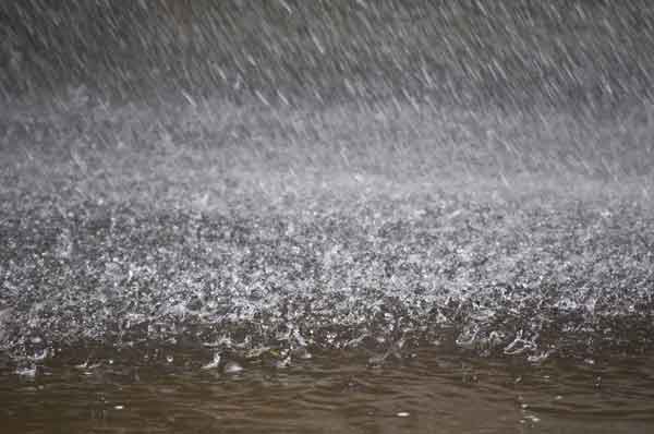 उत्तराखंड में जारी है बारिश का कहर, स्कूल बंद
