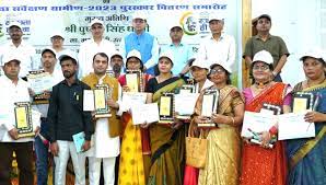 मुख्यमंत्री धामी ने 15 ग्राम पचायतों को किया सम्मानित