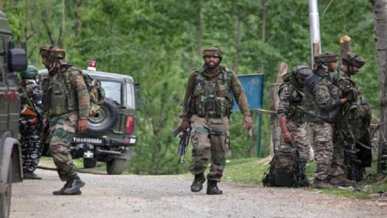 जम्मू-कश्मीर के बारामूला में सुरक्षाबलों और आतंकवादियों के बीच मुठभेड़ 
