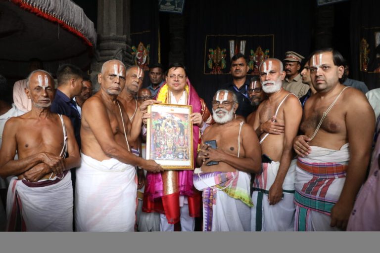मुख्यमंत्री धामी ने चेन्नई स्थित पार्थसारथी भगवान के दर्शन कर की पूजा अर्चना