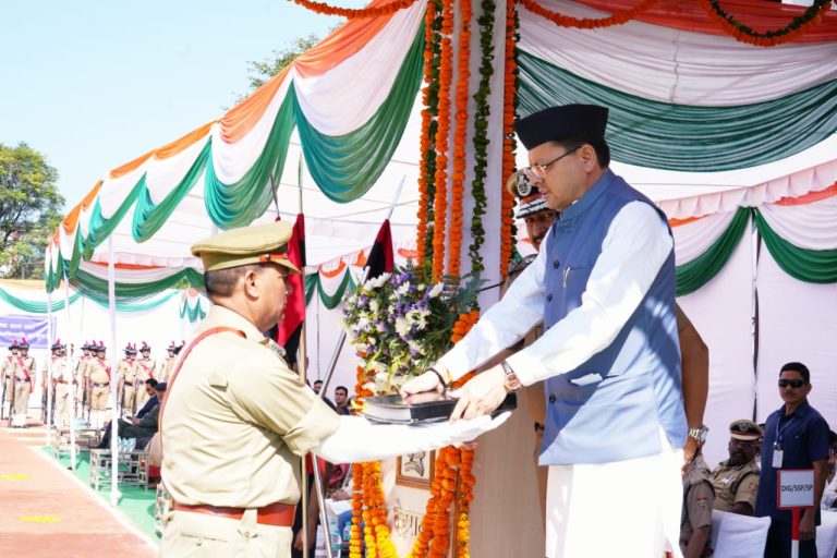 पुलिस स्मृति दिवस के अवसर पर सीएम धामी ने शहीद पुलिस जवानों को दी श्रद्धांजलि