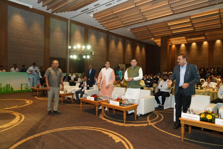 सीएम धामी ने अहमदाबाद के उद्योग समूहों संग की बैठक