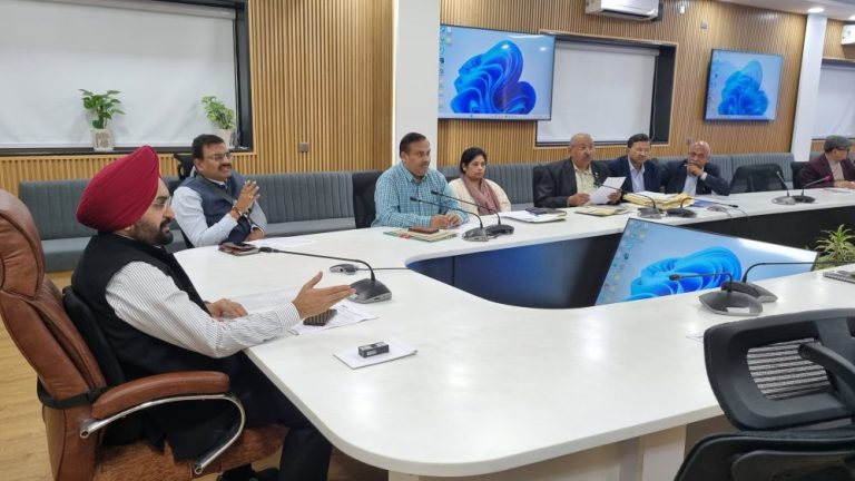 उद्योगों को बढ़ावा देने के लिए समस्याओं के निस्तारण पर करें कार्य: मुख्य सचिव