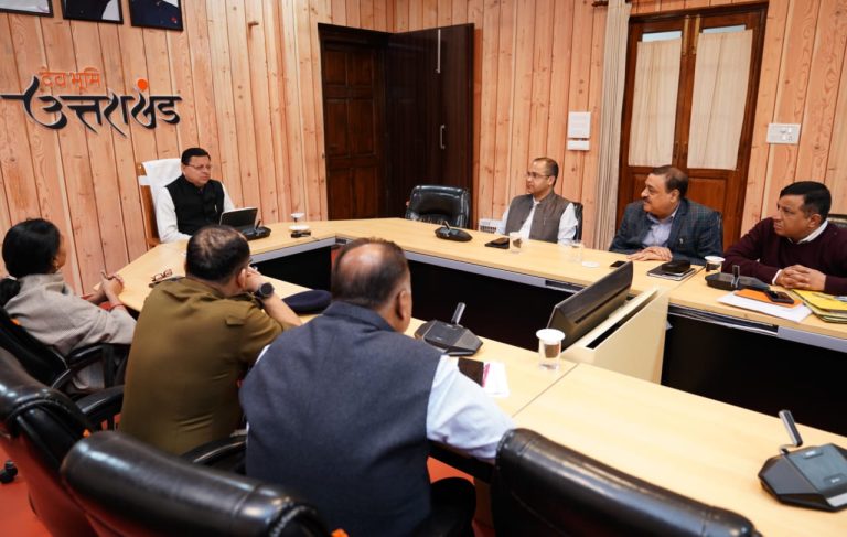 सिल्क्यारा टनल: रेस्क्यू ऑपरेशन पर पल पल अपडेट ले रहे सीएम धामी, लगातार कर रहे समीक्षा