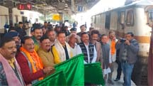 1350 रामभक्तों को लेकर हरिद्वार से अयोध्या रवाना हुई ट्रेन, सांसद निशंक ने दिखाई हरी झंडी