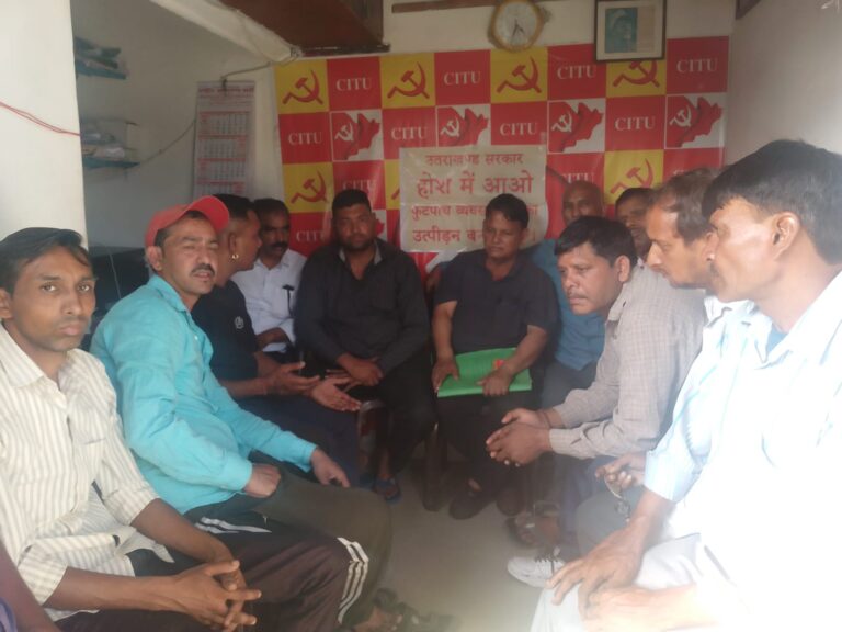 रेहड़ी पटरी के वालों का उत्पीड़न बन्द हो 