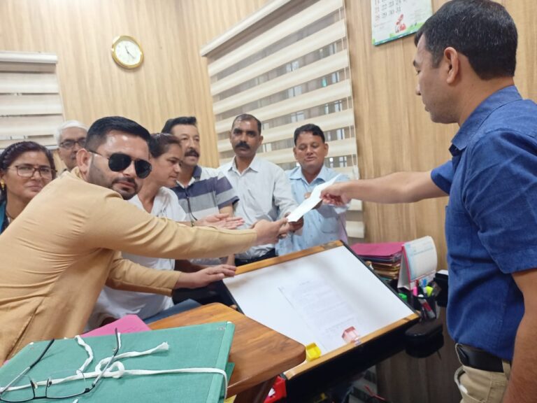 मृतक रणबीर सिंह सहित विभिन्न मुद्दों पर त्वरित कार्यवाही हेतु जिलाधिकारी तथा मुख्यमंत्री को ज्ञापन