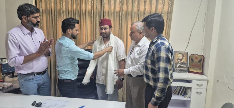 उत्तराखंड की संस्कृति और सभ्यता को बचाने के उद्देश्य से पांच बार की गई साईकिल यात्रा के लिए सोमेश्वर पंवार सम्मानित 
