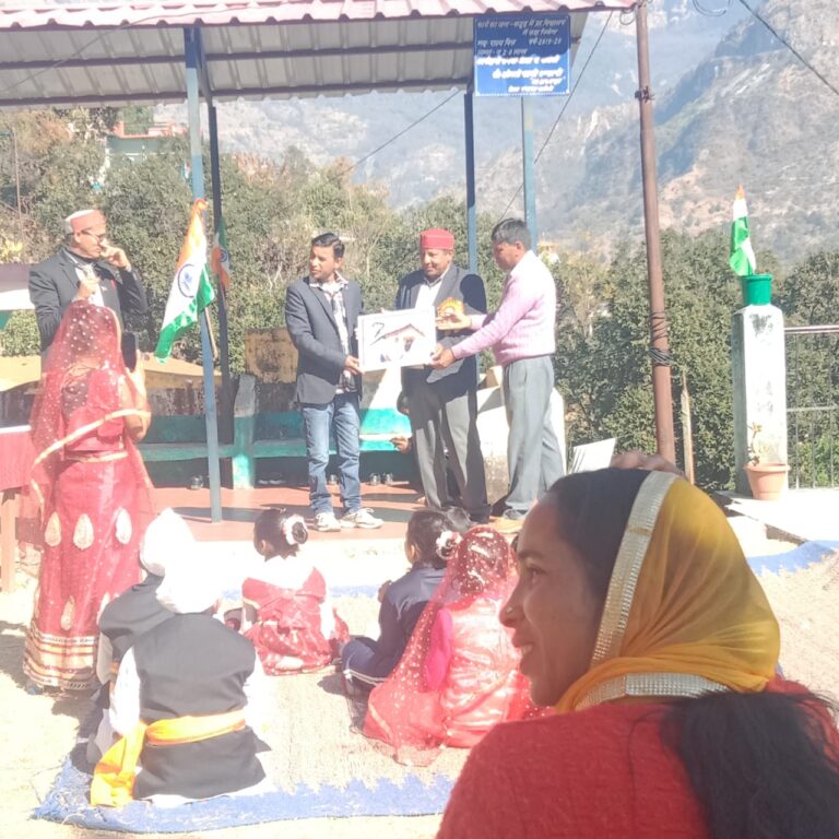 सुदूर उत्तराखंड के गांव में भी धूमधाम से मनाया गया गणतंत्र दिवस