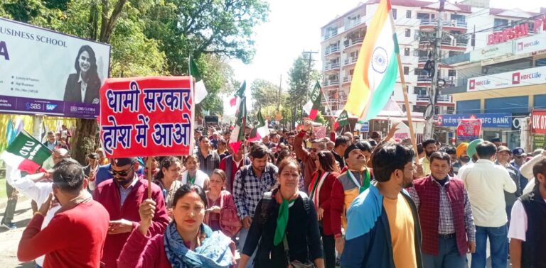 विपक्षी दलों एवं जनसंगठनों ने मुख्यमंत्री आवास कूचकर जोरदार प्रदर्शन कर प्रेमचंद अग्रवाल को बर्खास्तगी की जोरदार मांग की 