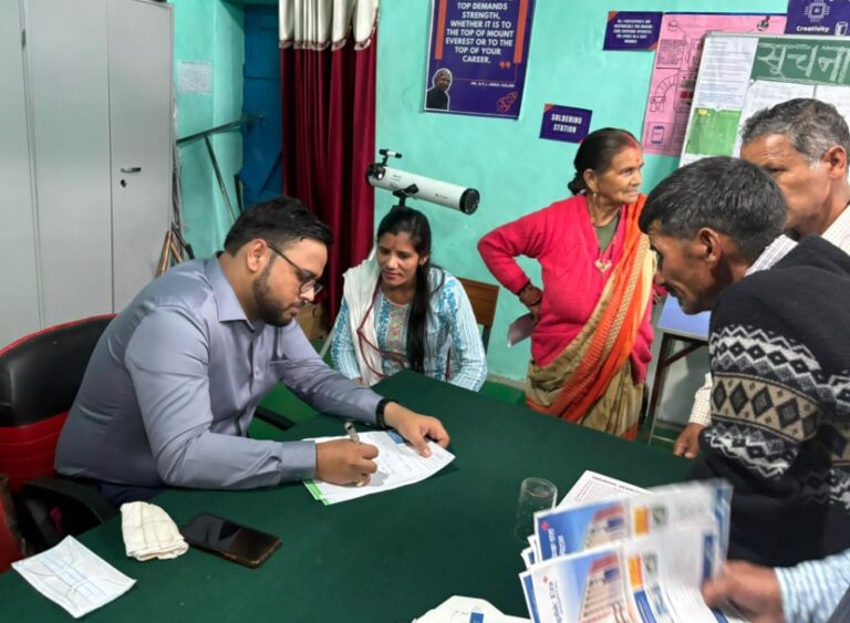 ग्राफिक एरा हास्पिटल ने किया स्वास्थ्य शिविर का आयोजन