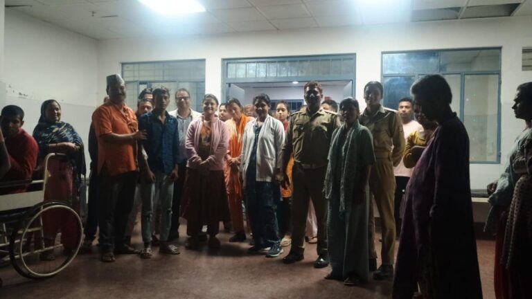 उत्तराखंड स्वाभिमान मोर्चा ने मरीजों संग मनाई संवेदनाओं की दिवाली