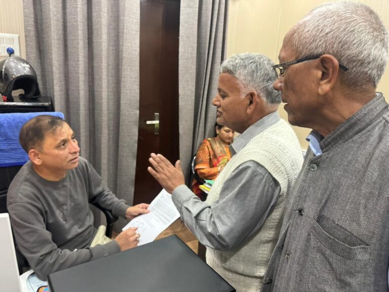 बस्ती बचाओ आन्दोलन की ओर से नगर निगम मेयर को ज्ञापन दिया