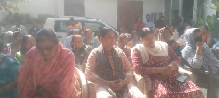 एलिवेटेड रोड परियोजना के खिलाफ बस्ती बचाओ आन्दोलन 1 लाख हस्ताक्षर मुख्यसचिव को देगी