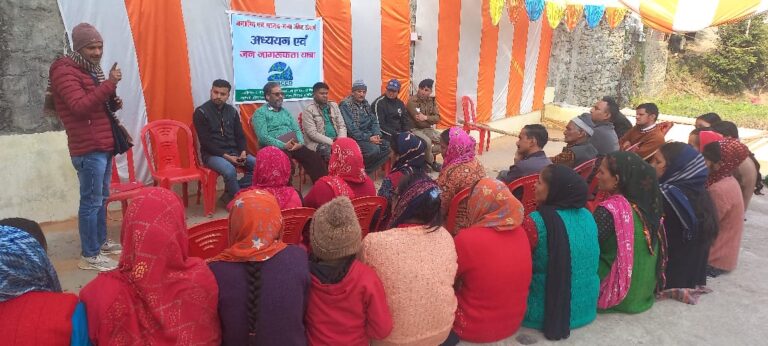 जंगल की आग के कारण वन्यजीवों ने किया गांवों का रुख