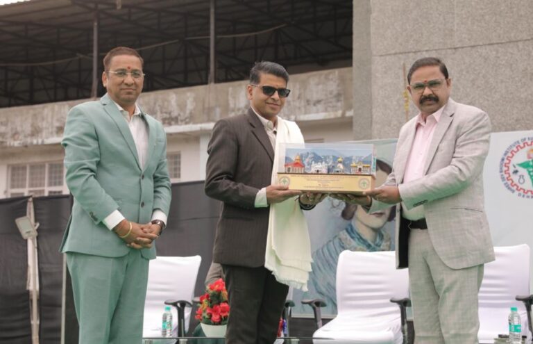 श्री देव भूमि इंस्टीट्यूट में नर्सिंग छात्रों के लिए “ओथ सेरेमनी एवं लैम्प लाइटिंग समारोह” का भव्य आयोजन