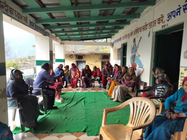 गैर गांव में सड़क को लेकर फूटा ग्रामीणों का आक्रोश, चौपाल में रखी पीड़ा