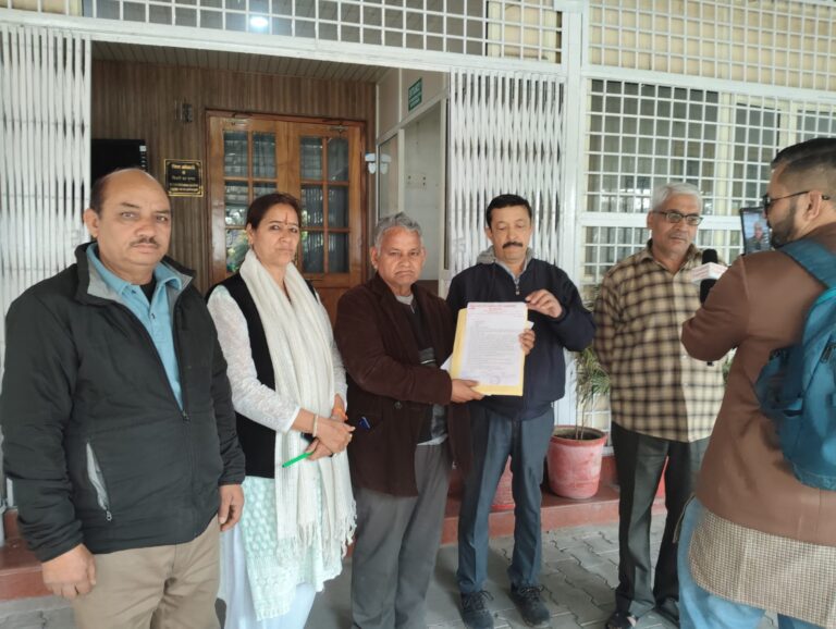 एसओपी पर उठे सवाल, विभिन्न राजनीतिक दलों और संगठनों ने मुख्यमंत्री को भेजा ज्ञापन