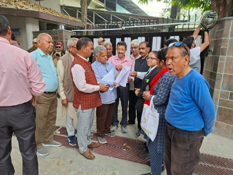 रिस्पना-बिंदाल एलिवेटेड रोड निरस्त करने की मांग, सीएम को सौंपा ज्ञापन