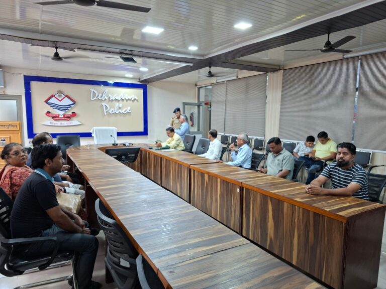 अल्पसंख्यक समुदाय के व्यापारी निडर होकर अपनी दुकानें खोलें, पुलिस प्रशासन ने संयुक्त प्रतिनिधिमण्डल को सुरक्षा का दिया आश्वासन