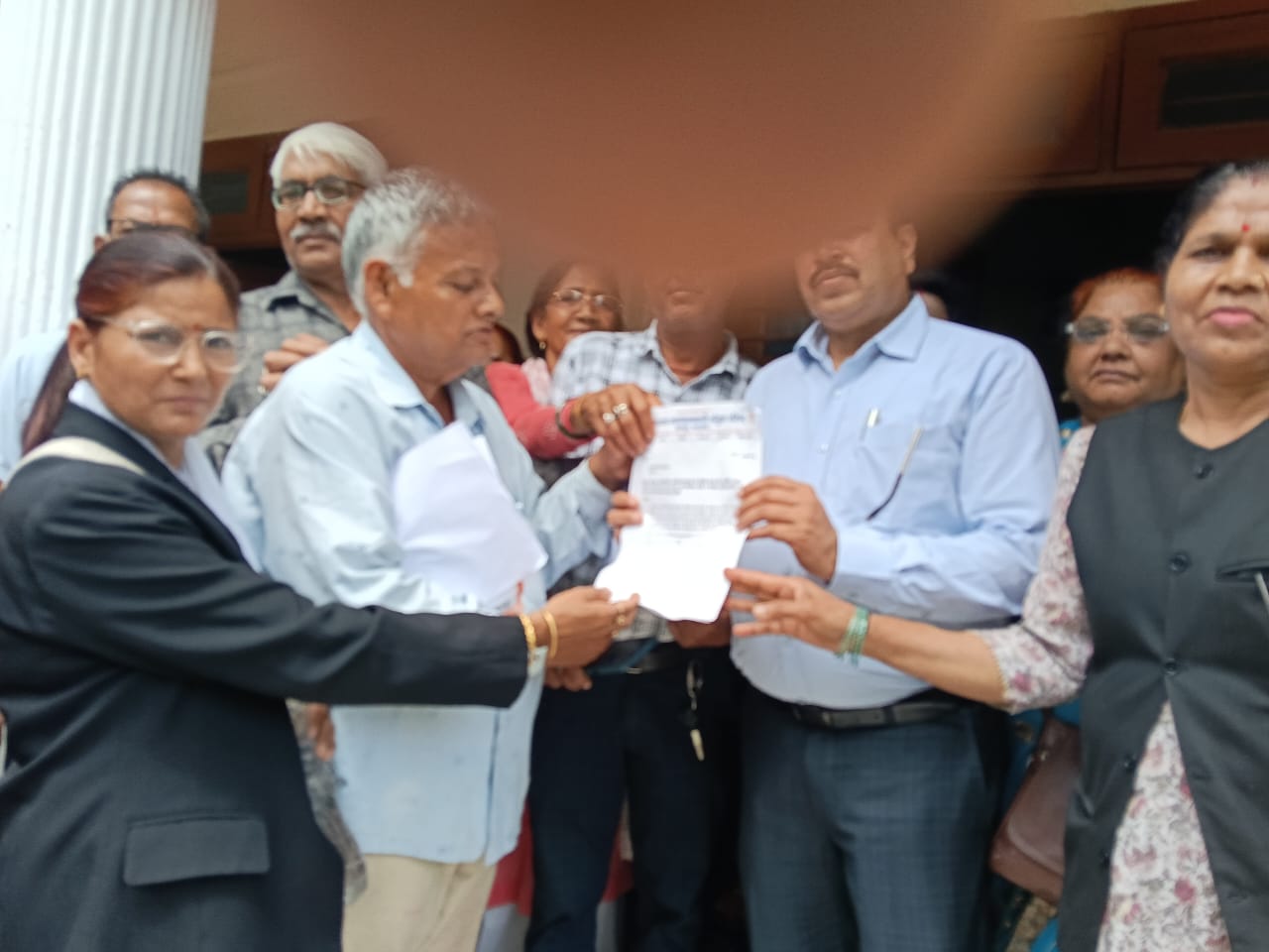 चिन्हीकरण में पारदर्शिता एवं चिन्हीकरण करवाने की मांग को लेकर प्रदर्शन तथा सिटी मजिस्ट्रेट को ज्ञापन