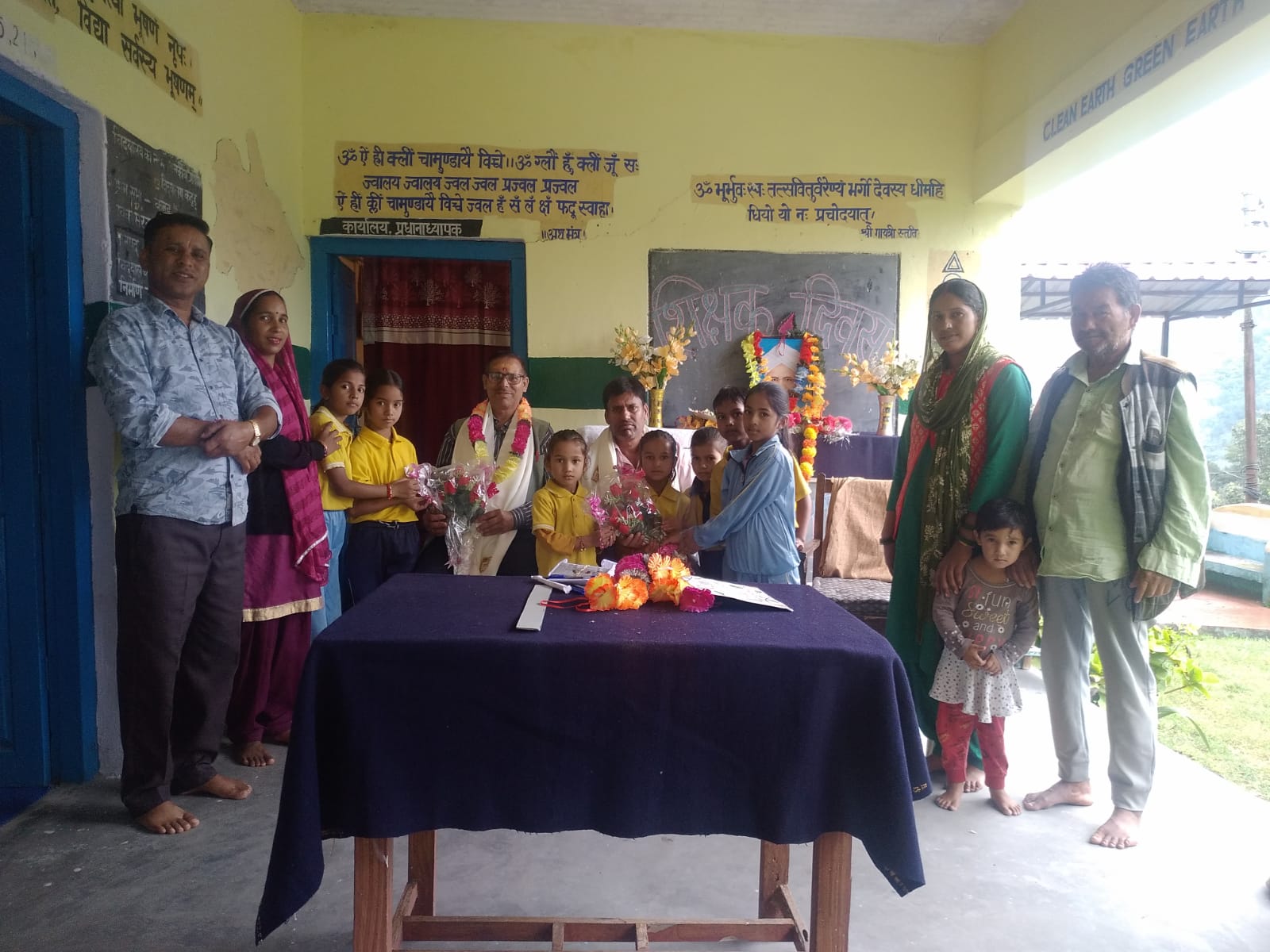 चमोली के दूरस्थ गांवों में भी उत्साह से मनाया गया शिक्षक दिवस