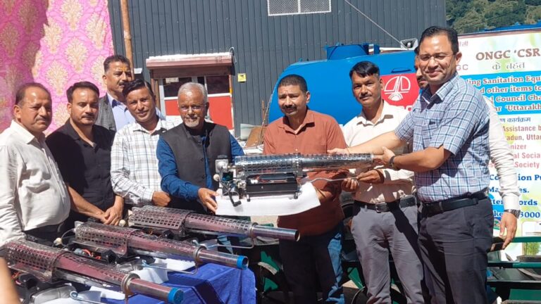 गोपेश्वर में स्वच्छता अभियान को ओएनजीसी का सहारा, नगर पालिका को सौंपे दो वाटर टैंक और पांच फॉगिंग मशीनें