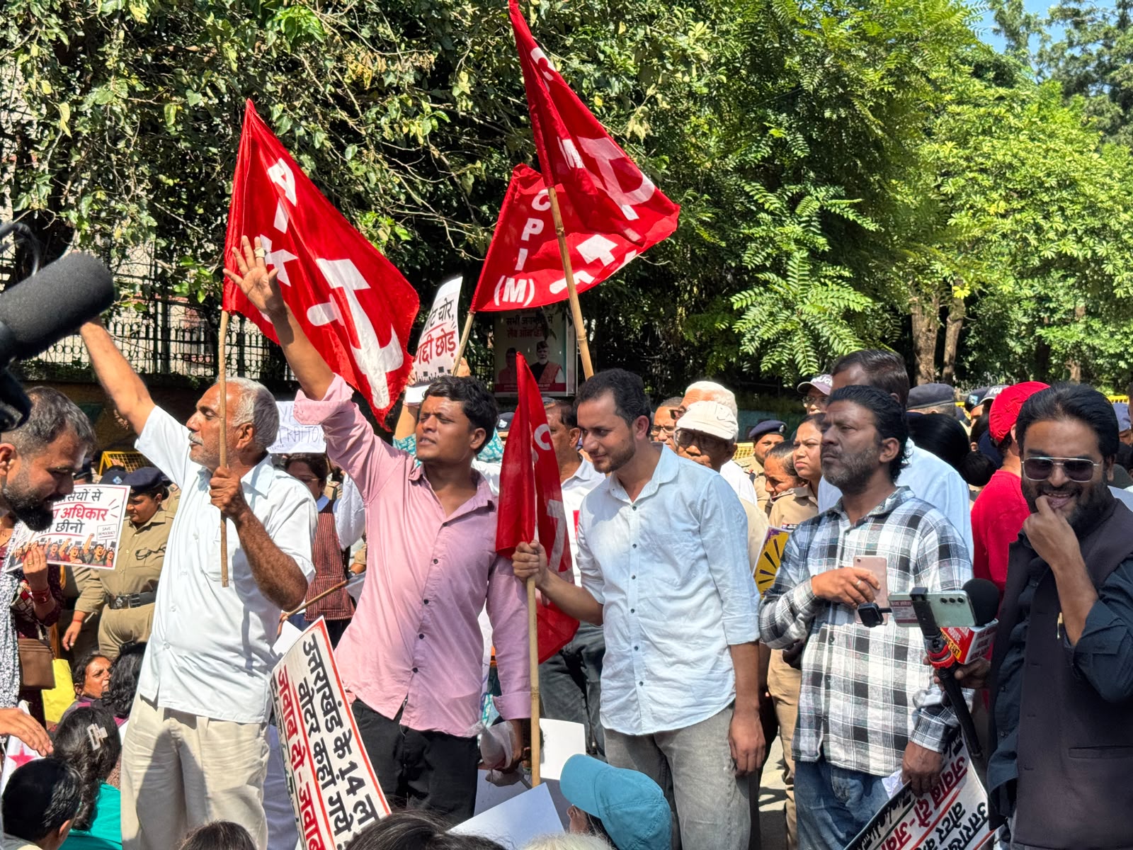 SIR के विरोध में देहरादून में नागरिक मार्च, पुलिस ने रोका; आंदोलनकारी हिरासत में