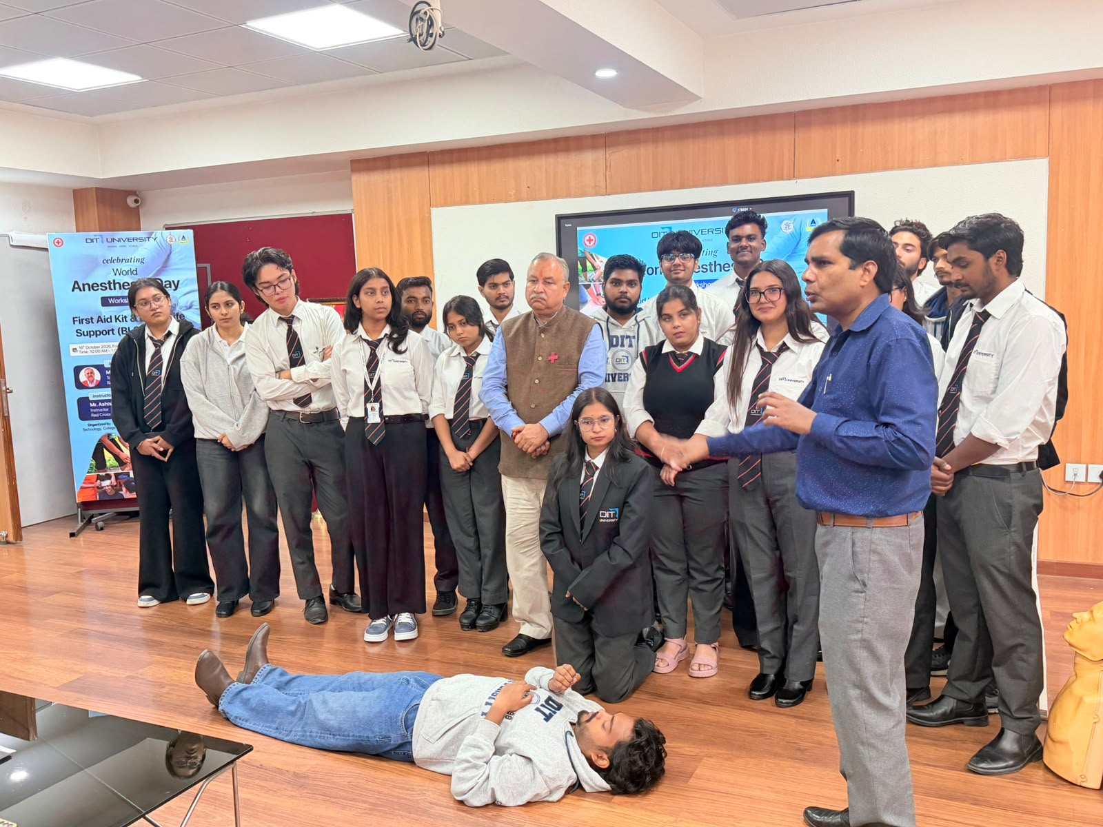 विश्व एनेस्थीसिया दिवस पर डीआईटी विश्वविद्यालय में जागरूकता कार्यक्रम, सुरक्षित सर्जरी में विशेषज्ञों की भूमिका पर जोर