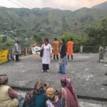 देवाल के दुर्गम गांवों में नुक्कड़ नाटकों से सरकारी योजनाओं का प्रचार, लोकगीतों के जरिए ग्रामीणों को कर रहे जागरूक